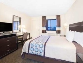 Days Inn by Wyndham Hobbs