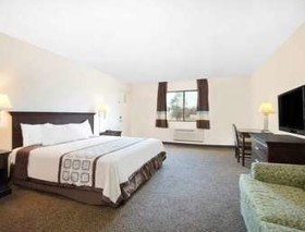 Days Inn by Wyndham Hobbs