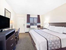 Days Inn by Wyndham Hobbs