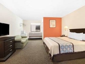 Days Inn by Wyndham Hobbs