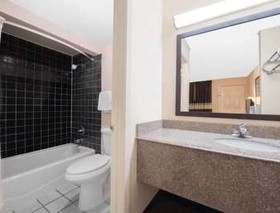 Days Inn by Wyndham Hobbs