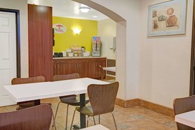 Super 8 by Wyndham Las Cruces/La Posada Lane