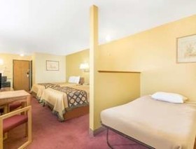 Super 8 by Wyndham Moriarty