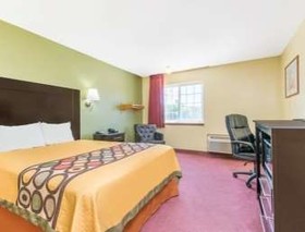 Super 8 by Wyndham Moriarty