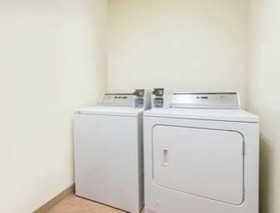 Super 8 by Wyndham Moriarty