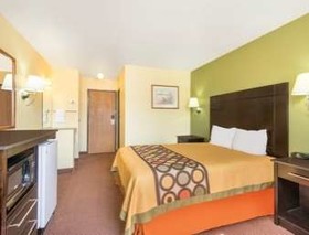 Super 8 by Wyndham Moriarty