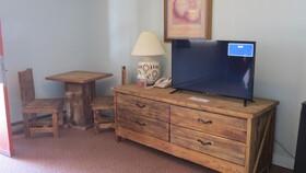 Howard Johnson by Wyndham Raton