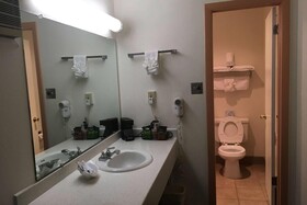 Howard Johnson by Wyndham Raton