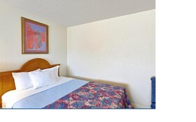 Howard Johnson by Wyndham Raton