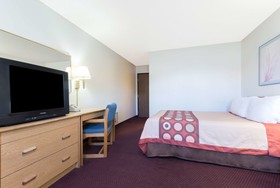 Super 8 by Wyndham Raton