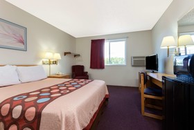 Super 8 by Wyndham Raton