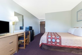 Super 8 by Wyndham Raton