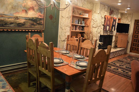 Claim Jumper Townhouse