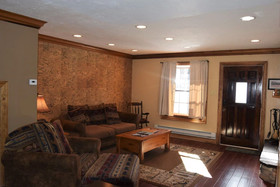 Claim Jumper Townhouse