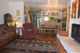 Claim Jumper Townhouse