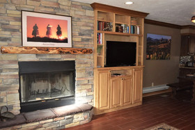 Claim Jumper Townhouse