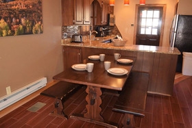 Claim Jumper Townhouse