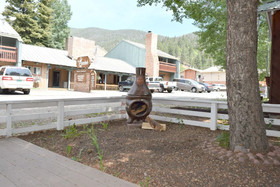Thorne`s Downtown Delight
