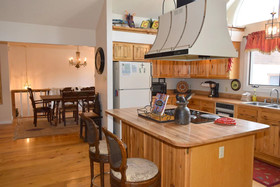 Thorne`s Downtown Delight