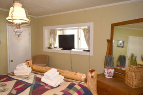 Thorne`s Downtown Delight