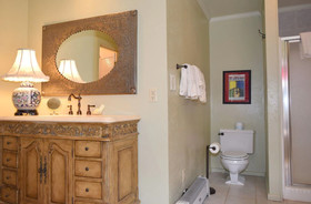 Thorne`s Downtown Delight