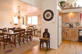 Thorne`s Downtown Delight