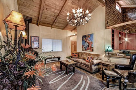 A Climbing Cub Cabin