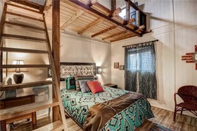 A Climbing Cub Cabin