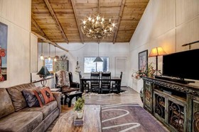 A Climbing Cub Cabin