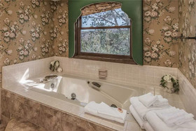 White Mountain Chateau