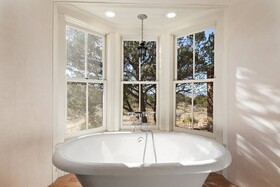 Arroyo Vista - Secluded Southwestern Luxury