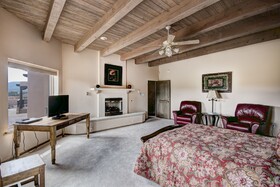 Dorthia Garden Retreat and Views