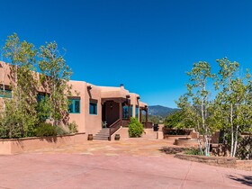 Dorthia Garden Retreat and Views