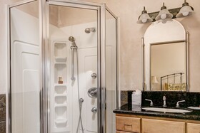 Dorthia Garden Retreat and Views