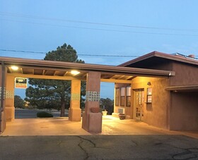Hotel Pecos Trail Inn