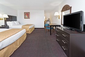 Days Inn & Suites by Wyndham Santa Rosa
