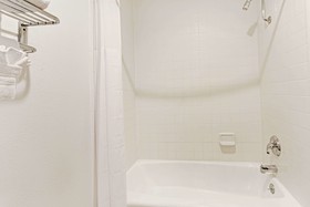 Days Inn & Suites by Wyndham Santa Rosa