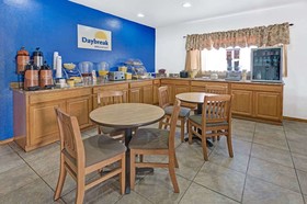 Days Inn & Suites by Wyndham Santa Rosa