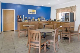 Days Inn & Suites by Wyndham Santa Rosa