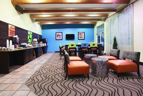 Days Inn & Suites by Wyndham Santa Rosa