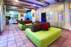 Days Inn & Suites by Wyndham Santa Rosa