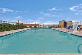 Days Inn & Suites by Wyndham Santa Rosa