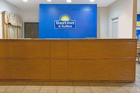 Days Inn & Suites by Wyndham Santa Rosa