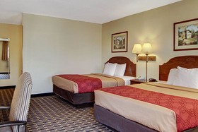 Econo Lodge Inn & Suites