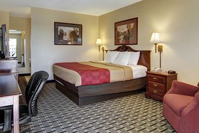Econo Lodge Inn & Suites