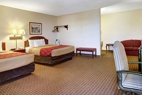 Econo Lodge Inn & Suites