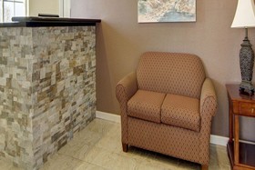 Econo Lodge Inn & Suites