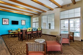 La Quinta Inn & Suites by Wyndham Santa Rosa