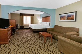 La Quinta Inn & Suites by Wyndham Santa Rosa