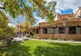 Inn on La Loma Plaza